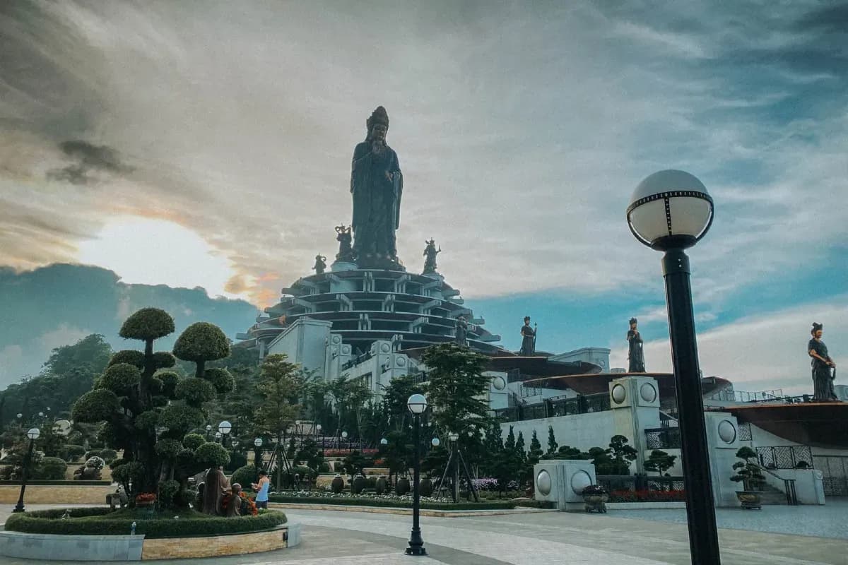 Núi Bà Đen, cơn ác mộng mang tên “Đường cột điện”
