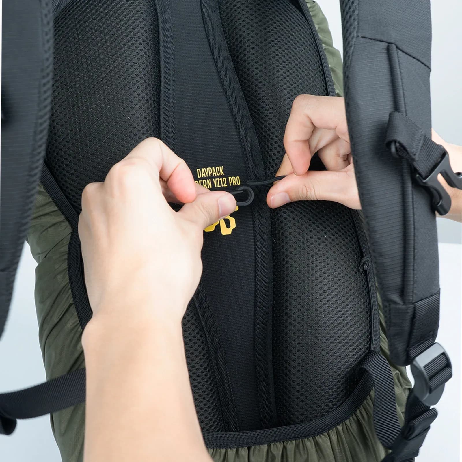 Áo mưa balo 12 lít Yuzi Daypack Modern 6