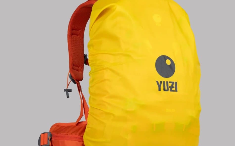Balo bị mốc xử lý thế nào, và vì sao mùa nồm hay mốc